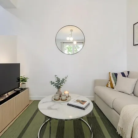 Hébergement de vacances Charmante Maison 6pax Proche Arc De Triomphe *