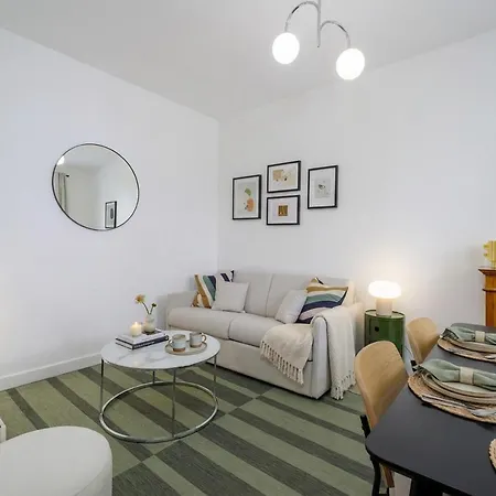 Charmante Maison 6pax Proche Arc De Triomphe Hébergement de vacances Paris