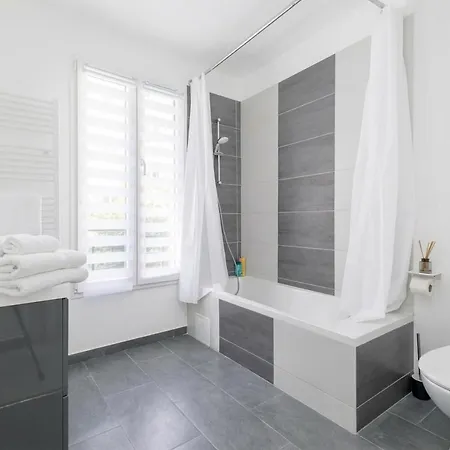 Charmante Maison 6pax Proche Arc De Triomphe Hébergement de vacances Paris